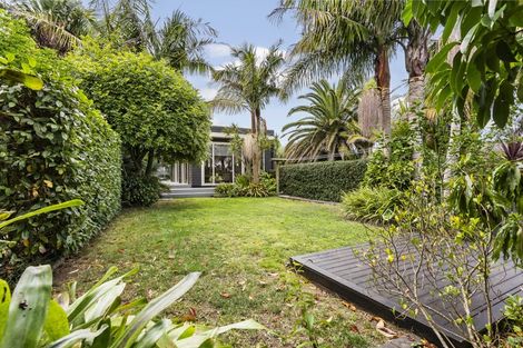 Photo of property in 20 Marine Parade, Mellons Bay, Auckland, 2014