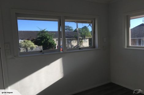Photo of property in 2/58 Taharoto Road, Takapuna, Auckland, 0622