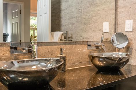 Photo of property in 24 Deirdre Place, Titirangi, Auckland, 0604