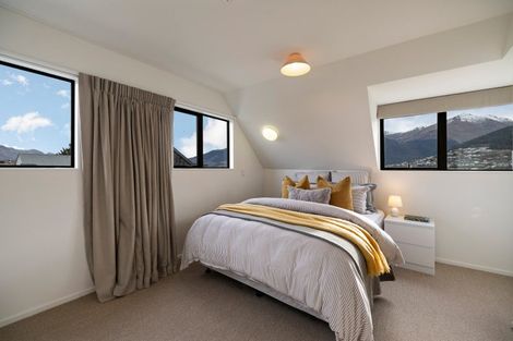 Photo of property in 14 Oregon Drive, Kelvin Heights, Queenstown, 9300