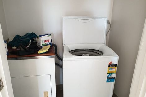 Photo of property in 31 Gladstone Road, Northcote, Auckland, 0627