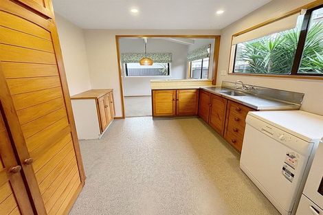 Photo of property in 2/61 Beachville Road, Redcliffs, Christchurch, 8081