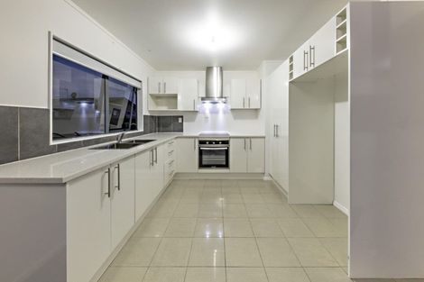 Photo of property in 28 Barneys Farm Road, Clendon Park, Auckland, 2103