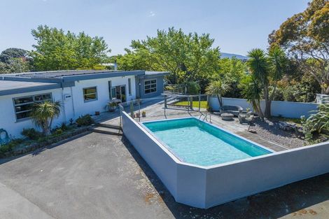 Photo of property in 48 Tiromoana Road, Raumati South, Paraparaumu, 5032