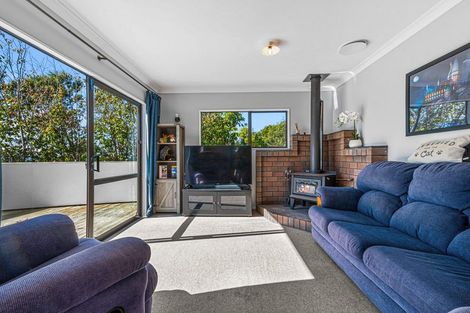 Photo of property in 22 Zingaro Place, Massey, Auckland, 0614