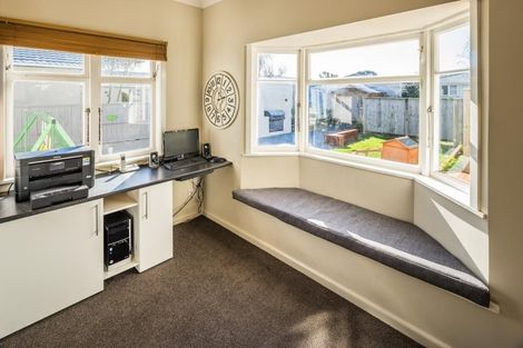 Photo of property in 41 Saint Ronans Avenue, Waterloo, Lower Hutt, 5011