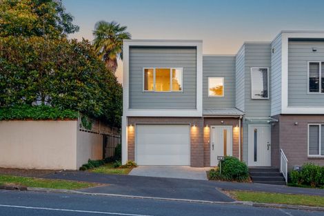 Photo of property in 1/19 Ruakiwi Road, Hamilton Lake, Hamilton, 3204