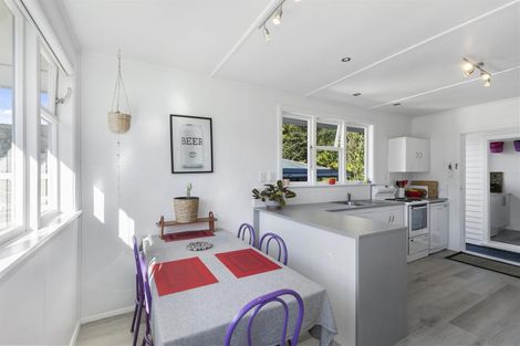 Photo of property in 47 Bird Grove, Stokes Valley, Lower Hutt, 5019