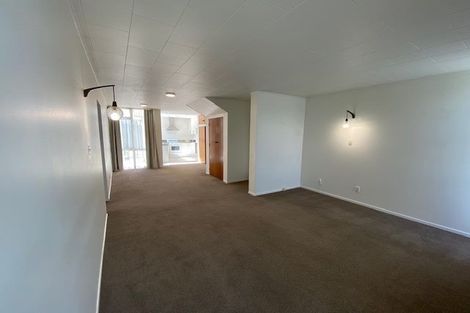 Photo of property in 2/13 Walter Street, Hauraki, Auckland, 0622