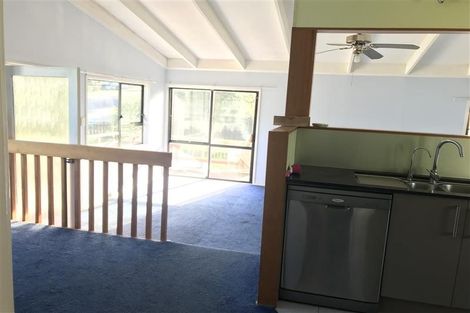 Photo of property in 8 Fitzherbert Avenue, West Harbour, Auckland, 0618