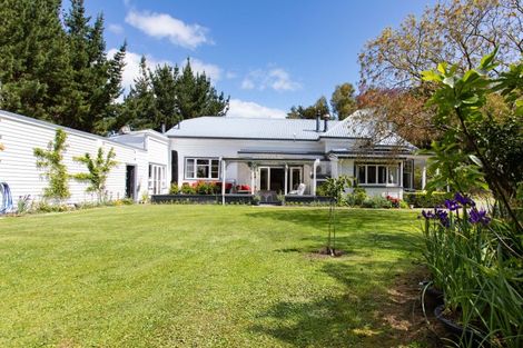 Photo of property in 6 Totara Road, Kumeroa, Woodville, 4997