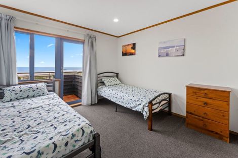 Photo of property in 84 Domain Crescent, Muriwai, Waimauku, 0881