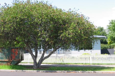 Photo of property in 18 Armagh Road, Blockhouse Bay, Auckland, 0600