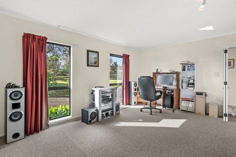 Photo of property in 209 Kaipara Road, Papakura, 2582
