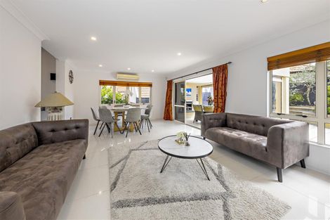 Photo of property in 14 Brooke Ridge Rise, East Tamaki Heights, Auckland, 2016