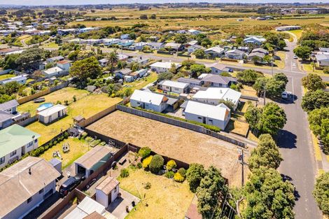 Photo of property in 19 Karewa Street, Castlecliff, Wanganui, 4501