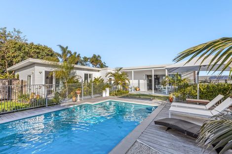 Photo of property in 2 Taimoana Close, Mangawhai Heads, Mangawhai, 0505