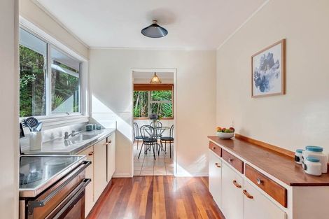 Photo of property in 18 Ngaio Road, Titirangi, Auckland, 0604