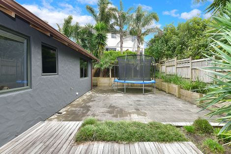 Photo of property in 15 Dorchester Place, Orewa, 0931