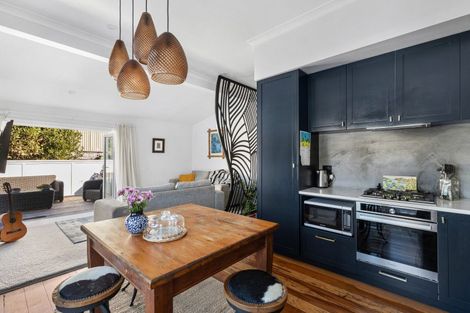 Photo of property in 36 Belt Road, Moturoa, New Plymouth, 4310