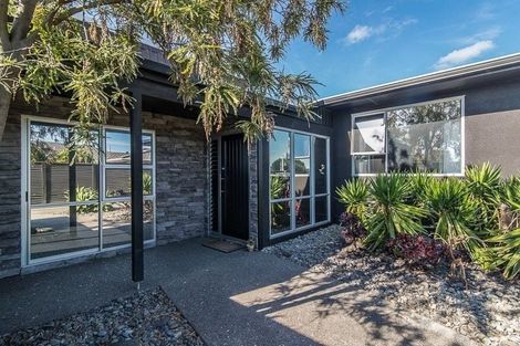 Photo of property in 32 Kapanui Road, Waikanae, 5036