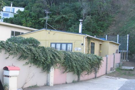 Photo of property in 5 Ferry Road, Days Bay, Lower Hutt, 5013