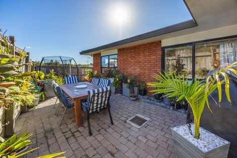 Photo of property in 2/8 Lochend Place, Highland Park, Auckland, 2010