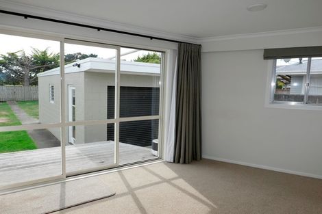 Photo of property in 77 Gray Avenue, Paraparaumu Beach, Paraparaumu, 5032