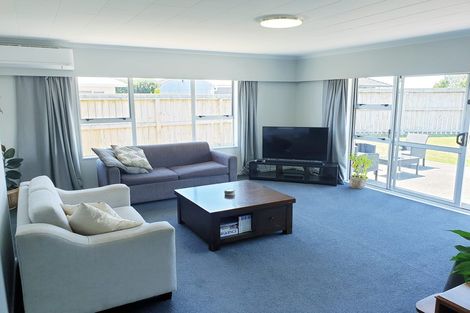 Photo of property in 122 Heta Road, Highlands Park, New Plymouth, 4312