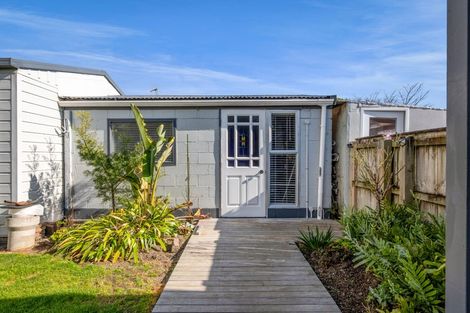 Photo of property in 40 Queens Road, Glen Avon, New Plymouth, 4312