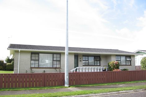 Photo of property in 1 Pokaka Place, Inglewood, 4330