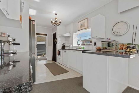 Photo of property in 50 Collins Road, Melville, Hamilton, 3206