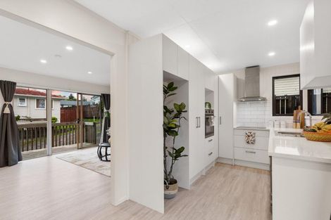 Photo of property in 15 Vina Place, Massey, Auckland, 0614