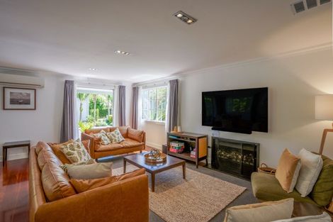 Photo of property in 16 Chapel Street, Russell, 0202