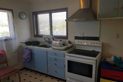 Photo of property in 2/22 Mannering Place, Hillcrest, Auckland, 0627