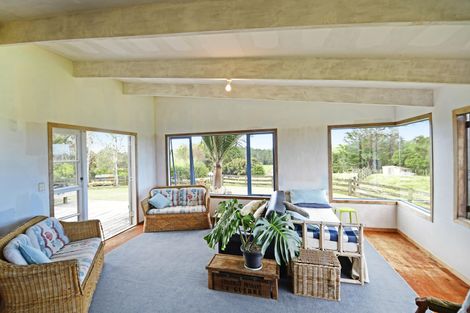 Photo of property in 18 Old School Road, Leigh, 0985