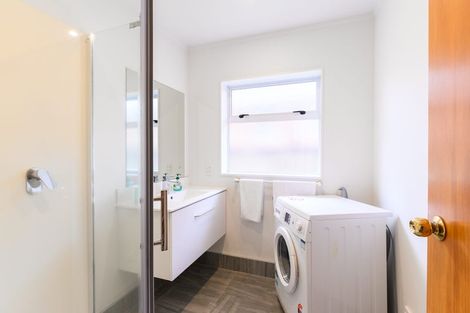 Photo of property in 2 Paramu Avenue, Birkdale, Auckland, 0626