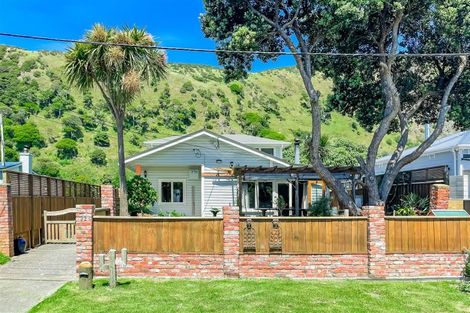 Photo of property in 72 Tilley Road, Paekakariki, 5034