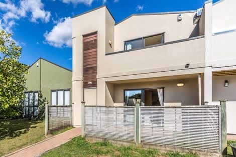 Photo of property in 5 Puma Drive, Golflands, Auckland, 2013