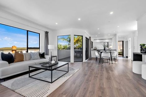 Photo of property in 17b Lynton Road, Bucklands Beach, Auckland, 2012