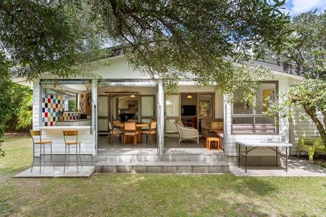 Photo of property in 218 Patuwai Drive, Whangamata, 3620