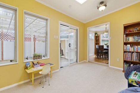 Photo of property in 39 Turakina Street, Merrilands, New Plymouth, 4312