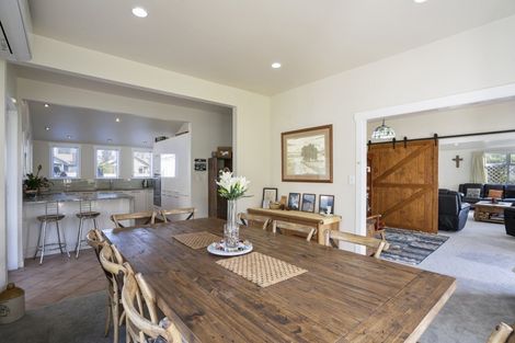 Photo of property in 1 Kawaroa Close, New Plymouth, 4310