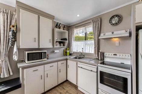 Photo of property in 16 Tomkins Street, Green Island, Dunedin, 9018