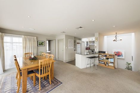 Photo of property in 8 Fairway Grove, Hokowhitu, Palmerston North, 4410