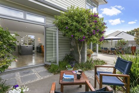 Photo of property in 5 Alberta Street, Point Chevalier, Auckland, 1022