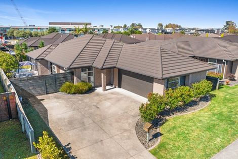Photo of property in 33 Rainey Crescent, Papamoa Beach, Papamoa, 3118