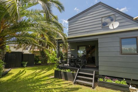 Photo of property in 5 Surf Street, Whitianga, 3510