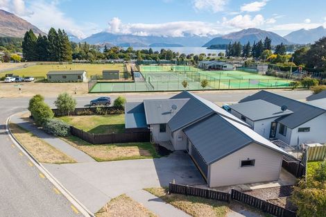 Photo of property in 208 Warren Street, Wanaka, 9305