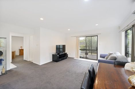 Photo of property in 15 Lake Panorama Drive, Henderson, Auckland, 0612